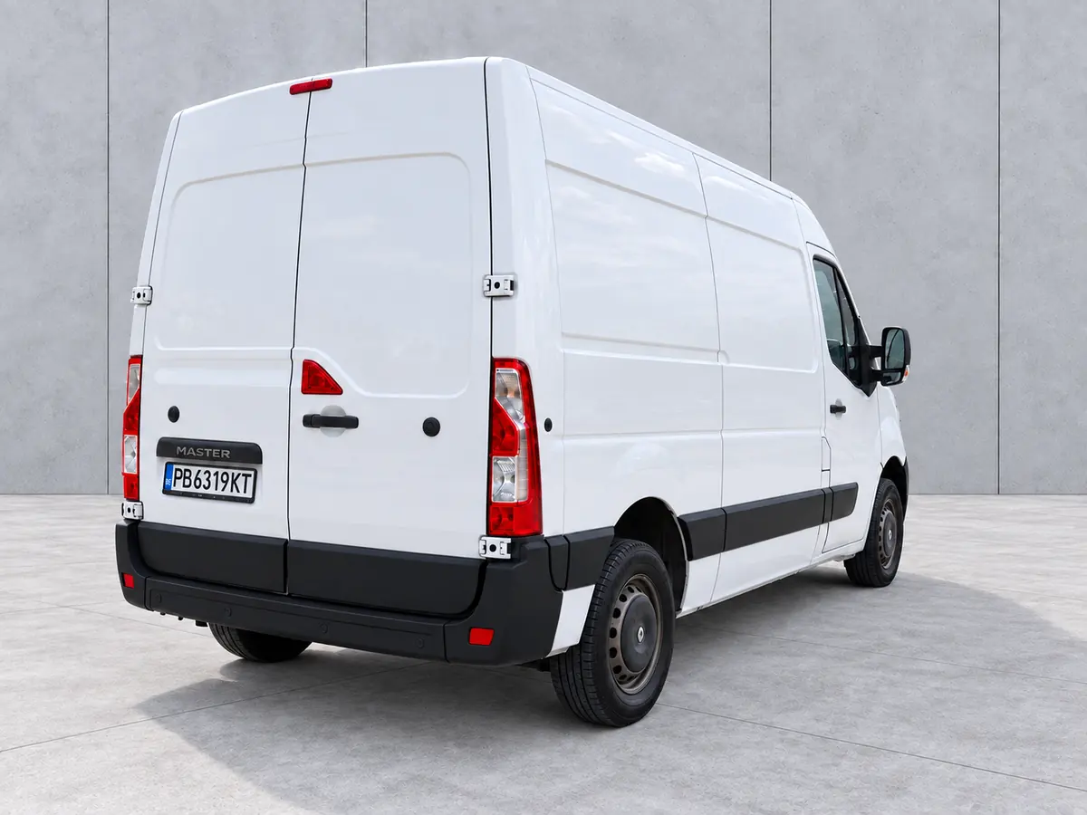 Renault Master — отзад и отстрани