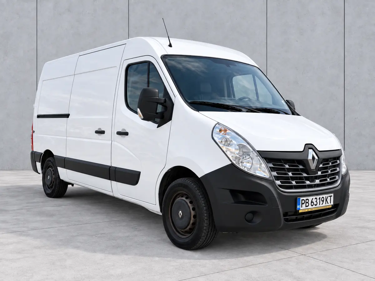 Renault Master — отпред от другата страна