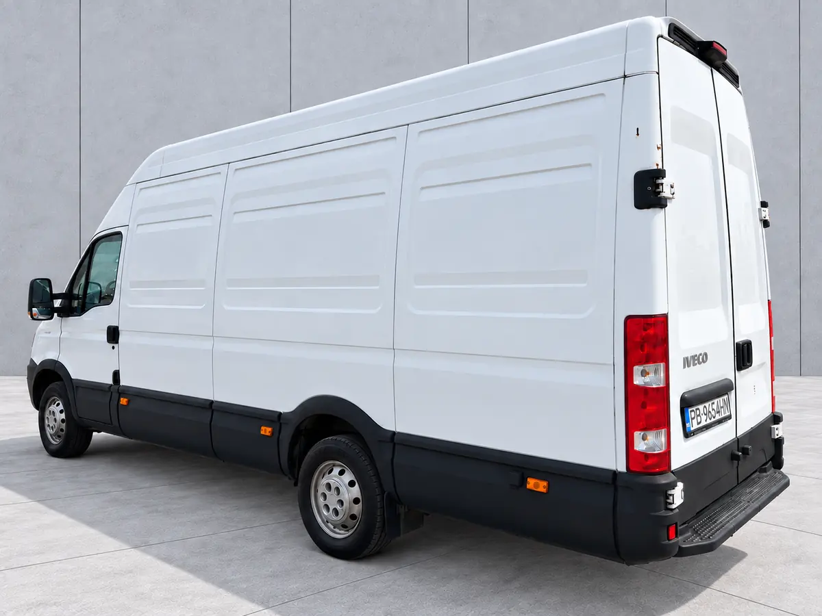 Iveco Daily Maxi — отзад и отстрани