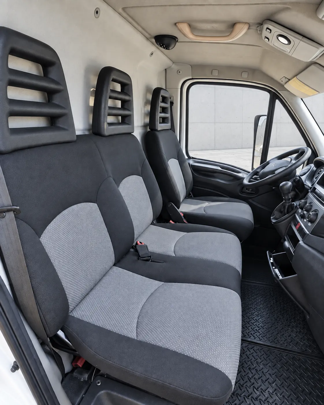 Iveco Daily — средна база — кабина