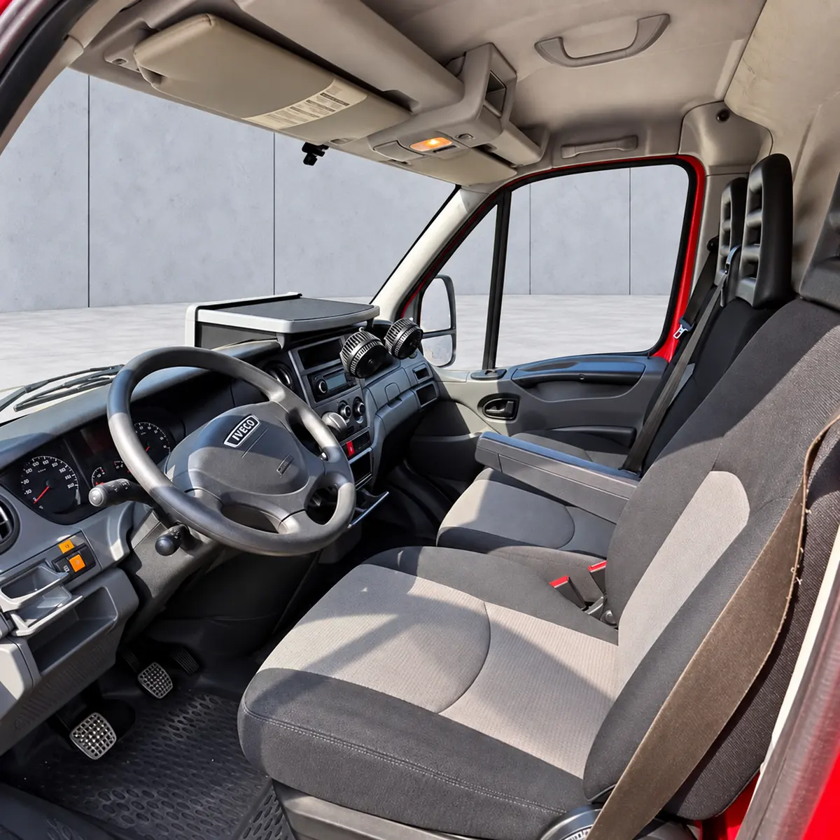 Iveco Daily — къса база — кабина